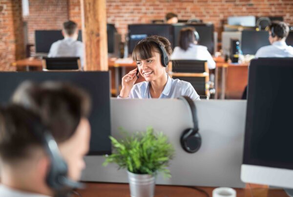 Qu'est-ce qu'un centre d'appel nearshore ? Qu'elle est sa fonction ? BPO, centre d'appel, neashore, offshore, call center, telemarketing, service client, centre de relation client à distance, télésecrétariat, accueil déporté, standard déporté, BPO